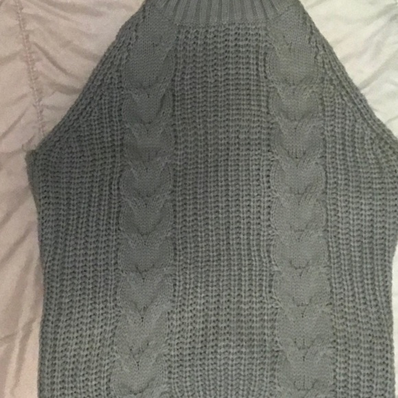 Grey Turtleneck Sleeveless knit shirt open back - Picture 3 of 6